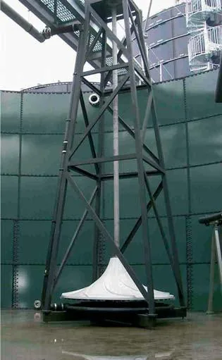 Kosz HYPERCAGE z mieszadłem HCMA w zbiorniku – rzeczywista instalacja